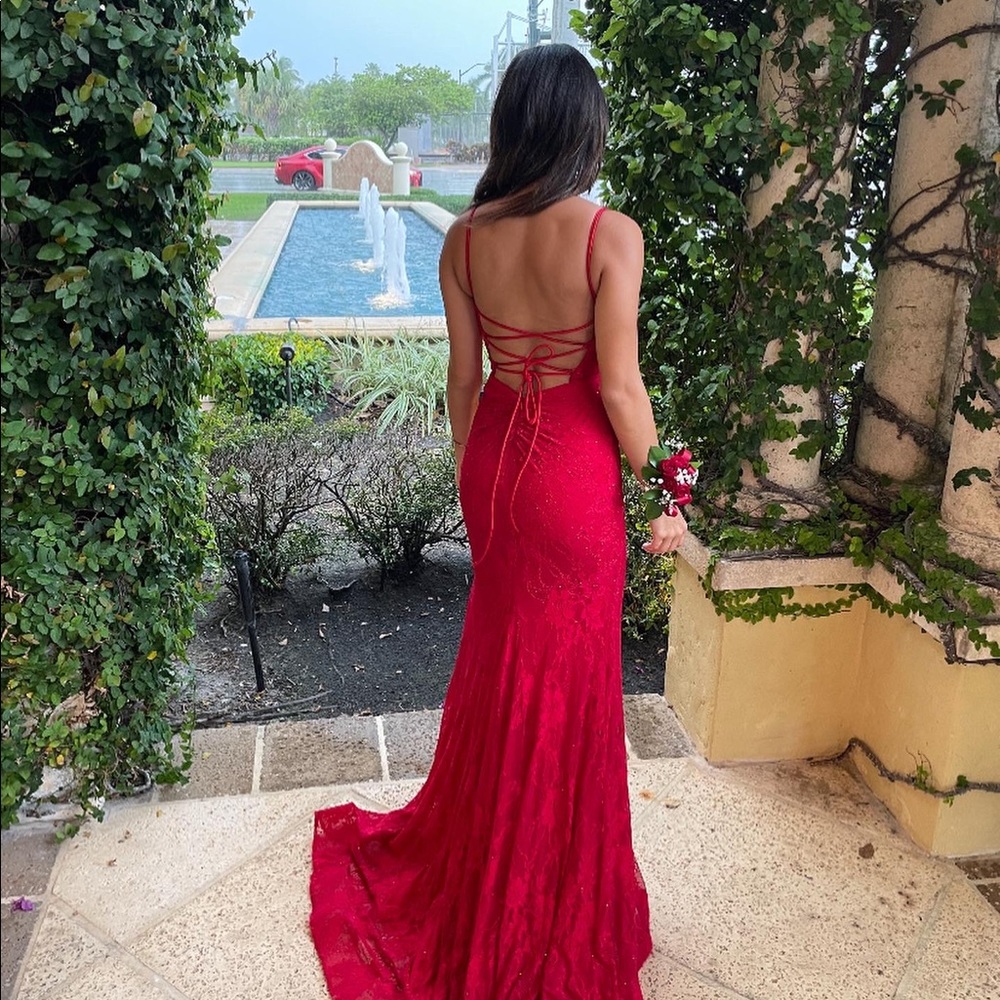Sherri Hill red prom dress